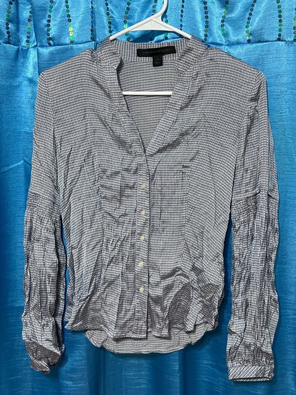 Express Design Studio Blouse Womens XS Blue Geometric V-Neck Long Sleeve Silk